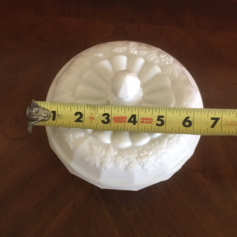 Vintage Westmoreland Grape Milk Glass Large Candy Dish With Lid Signed - Picture 13 of 16